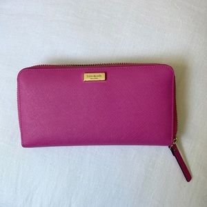 **SOLD**Kate Spade Zip Wallet